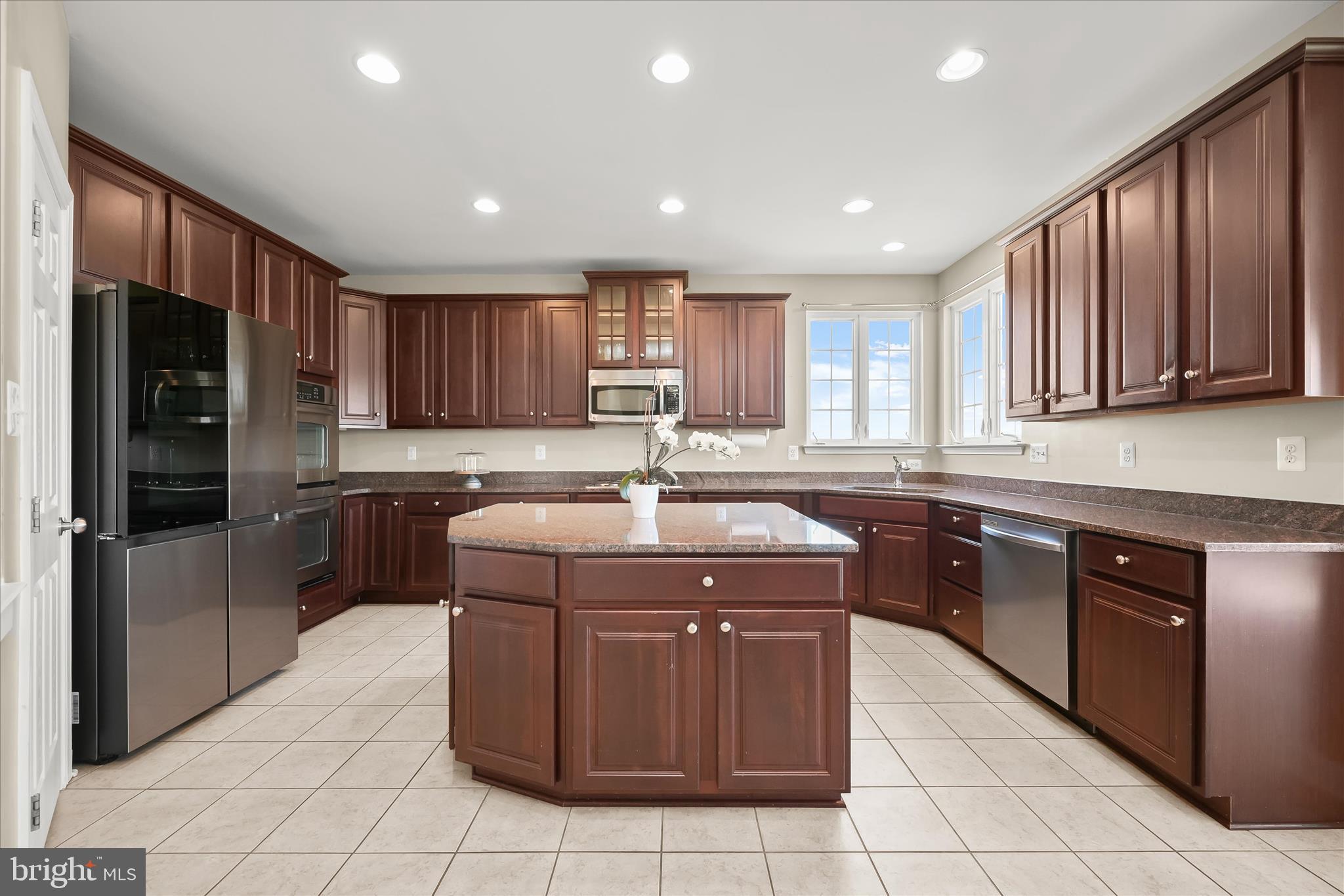 10138 Roulette Drive Hagerstown, MD 21740 - Photo 3 of 83 Eat-In Kitchen