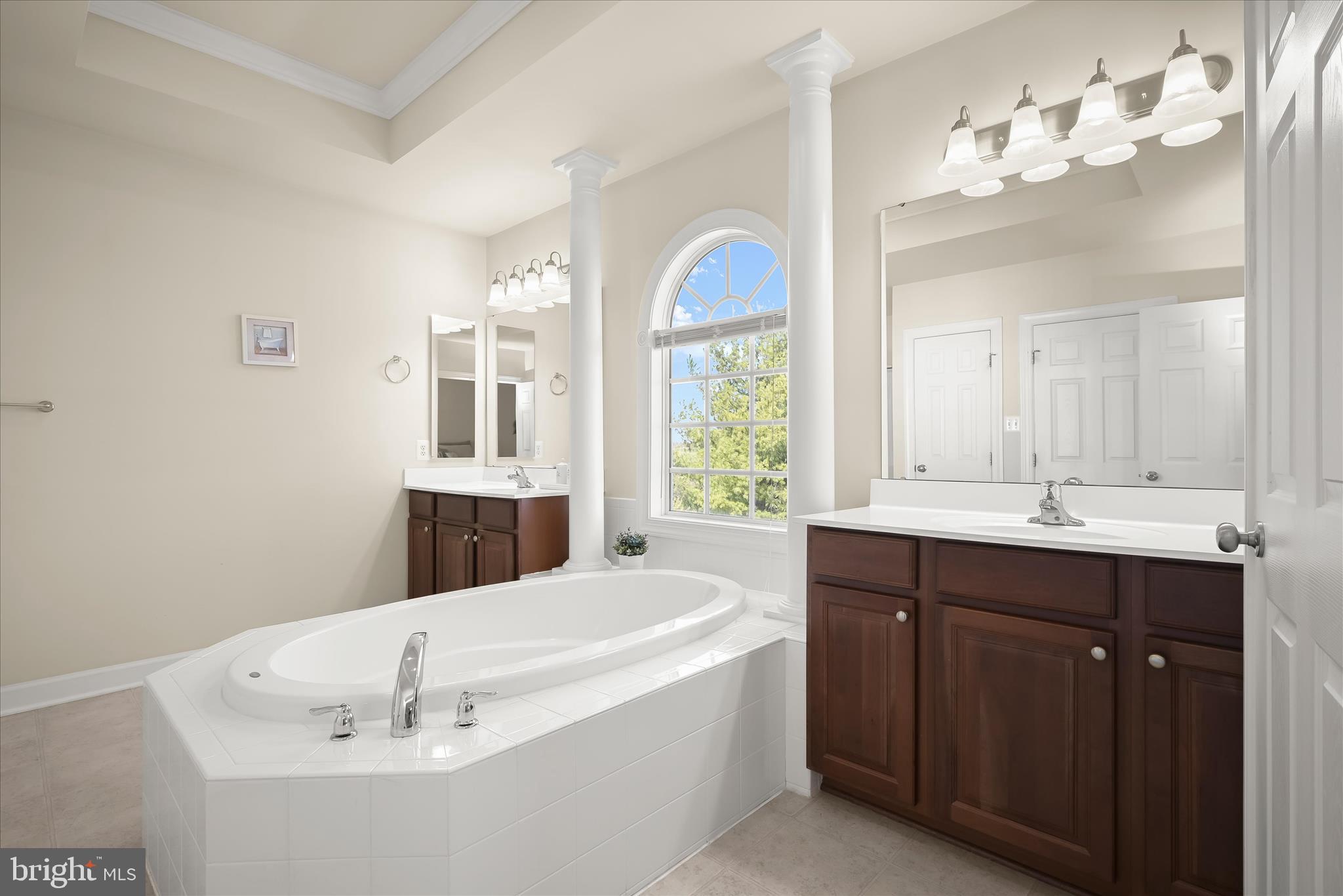 10138 Roulette Drive Hagerstown, MD 21740 - Photo 46 of 83 Primary En-Suite Full Bath