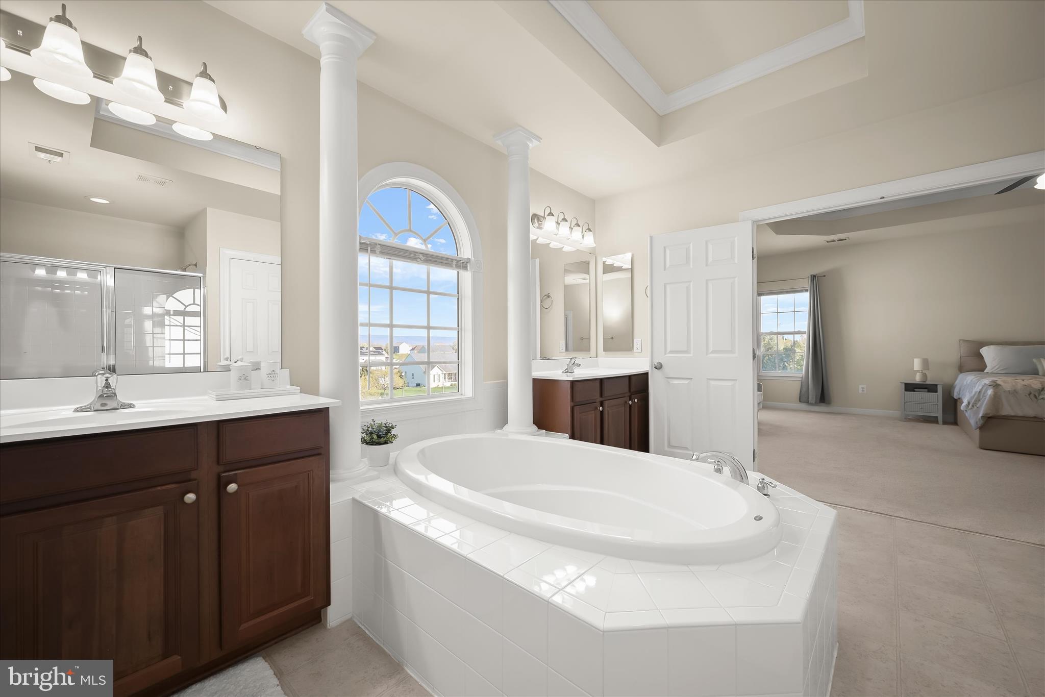 10138 Roulette Drive Hagerstown, MD 21740 - Photo 6 of 83 Primary En-Suite Full Bath