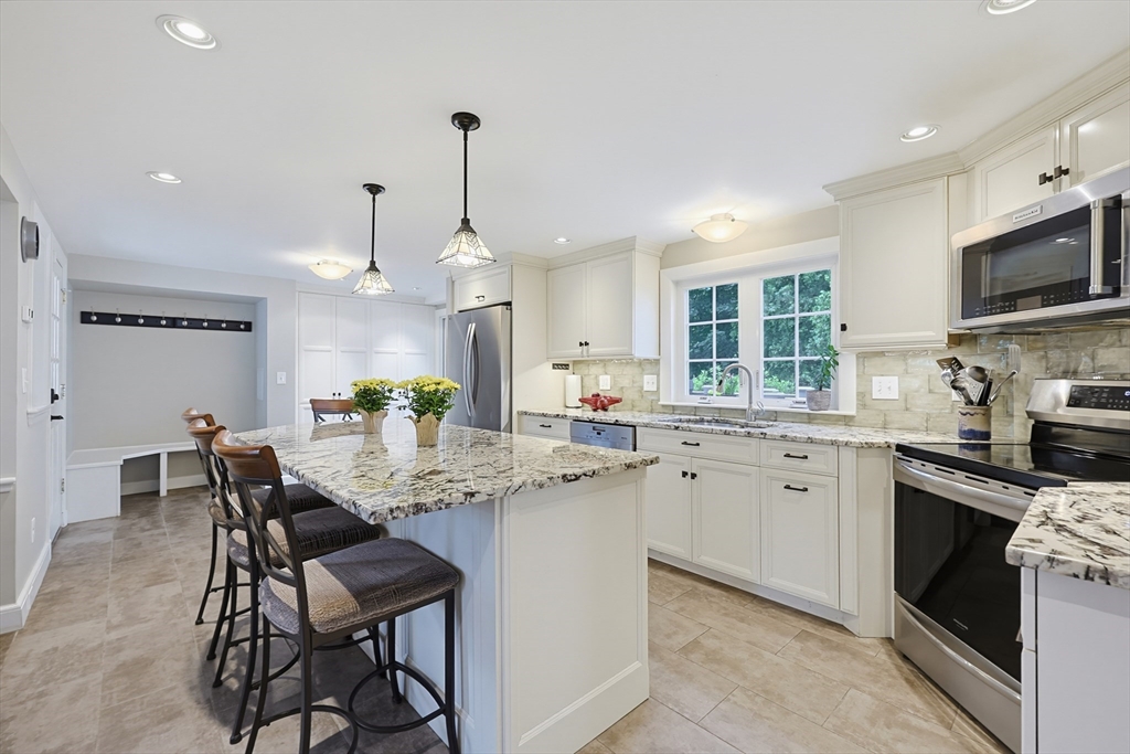 11 Hatfield Road Newton, MA 02465 - Photo 2 of 37