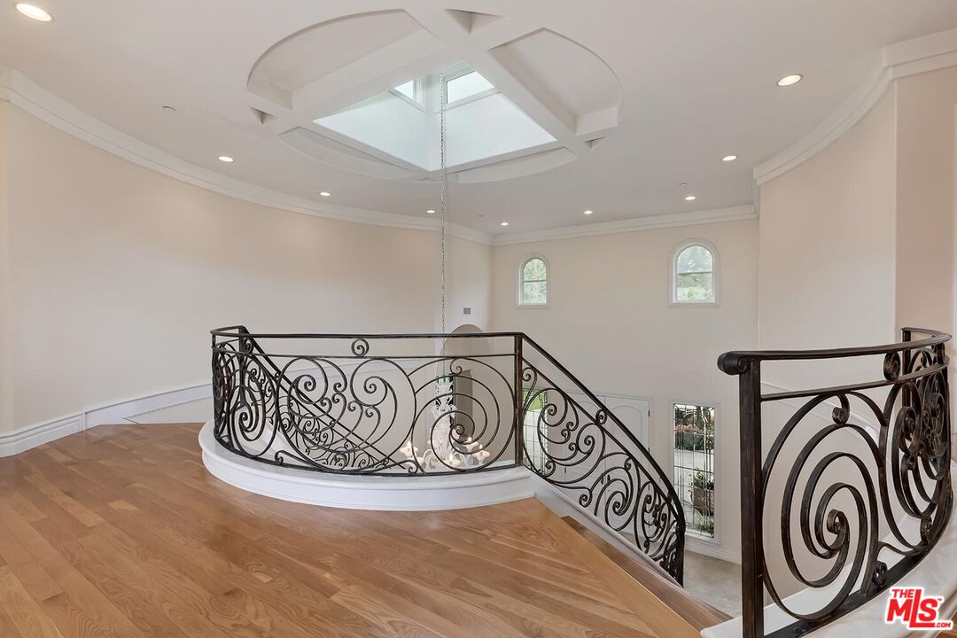 11971 Lockridge Road Studio City, CA 91604 - Photo 17 of 33