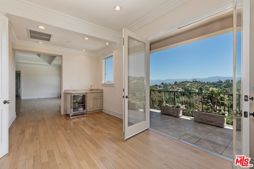 11971 Lockridge Road Studio City, CA 91604 - Photo 19 of 33