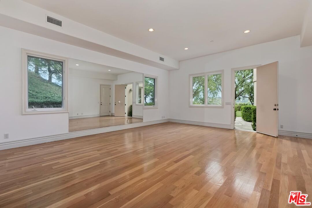 11971 Lockridge Road Studio City, CA 91604 - Photo 30 of 33