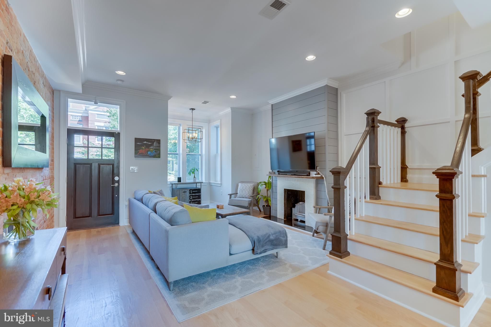 42 Seaton Place Northwest Washington, DC 20001 - Photo 8 of 26 Living Room