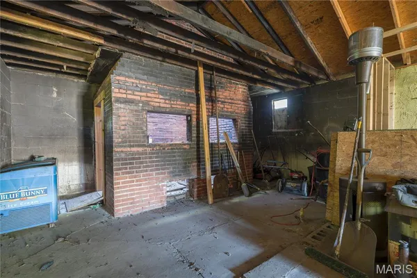 $21,000 | 3300 McCasland Avenue, East St. Louis, IL 62207