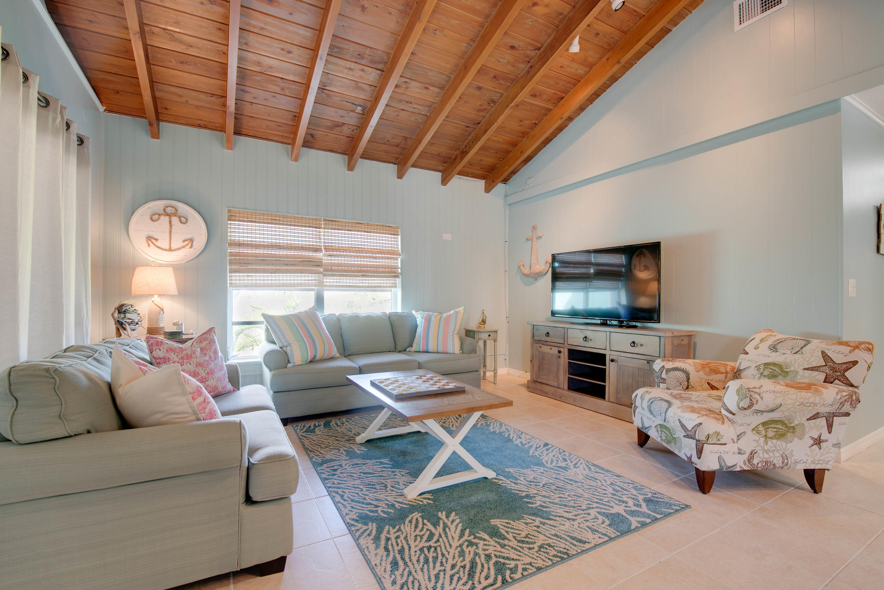 3940 Hall Road Big Pine Key, FL 33043 - Photo 19 of 33 Living Room
