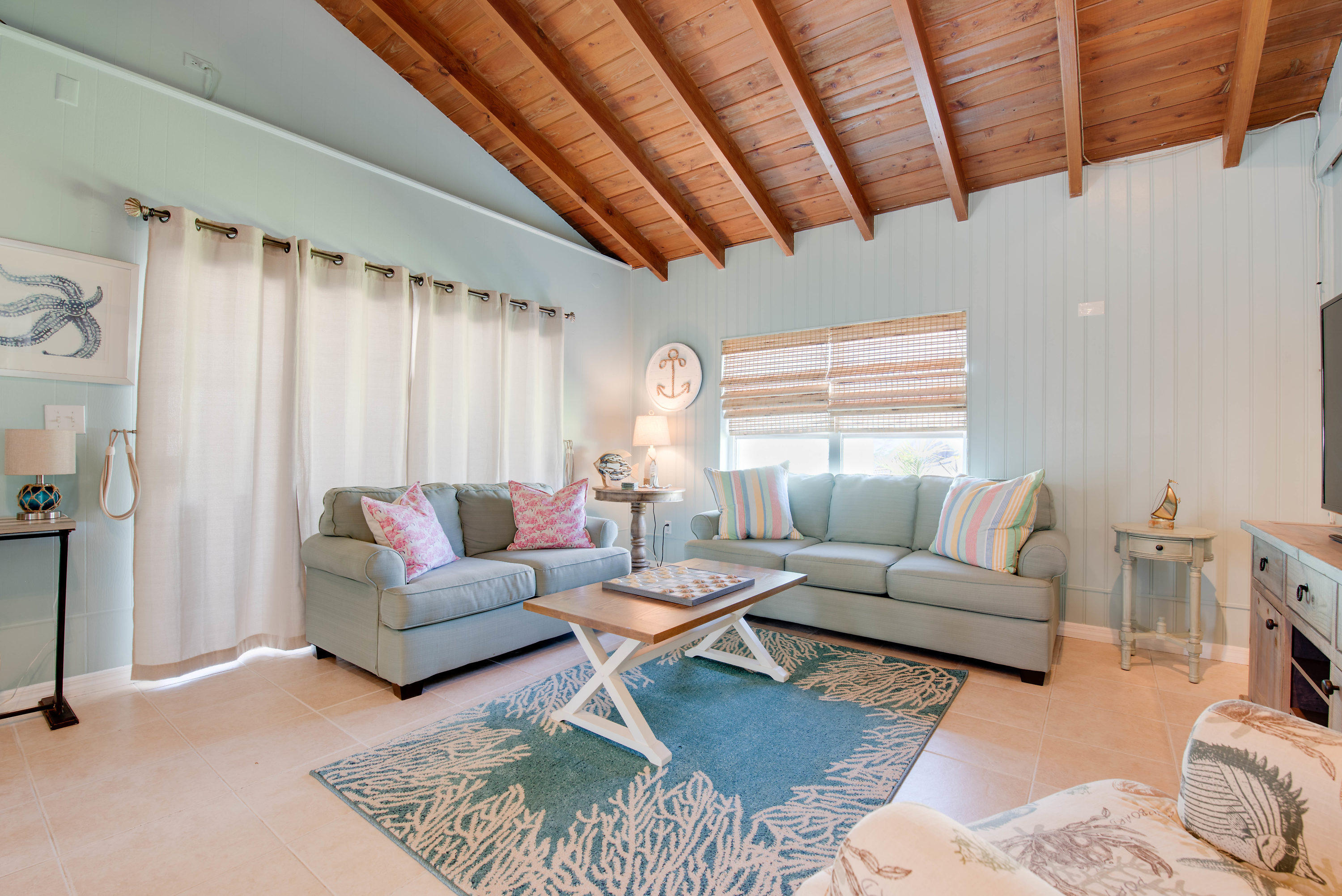 3940 Hall Road Big Pine Key, FL 33043 - Photo 20 of 33 Living Room