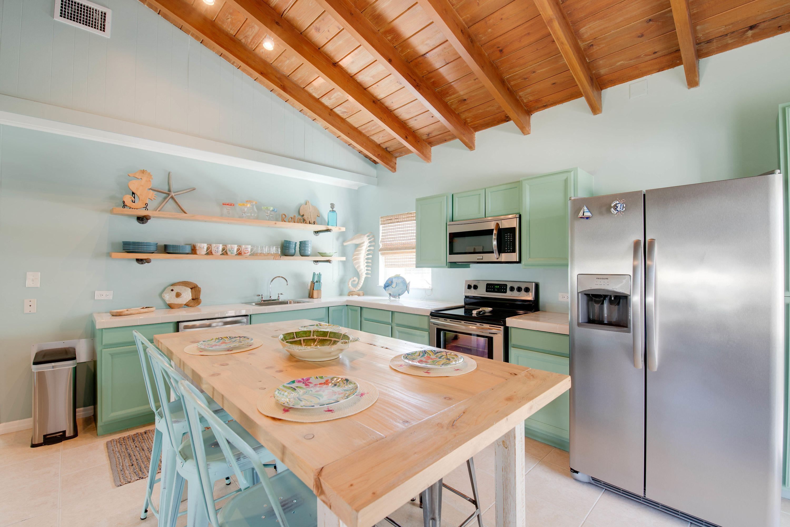 3940 Hall Road Big Pine Key, FL 33043 - Photo 21 of 33 Kitchen/Dining