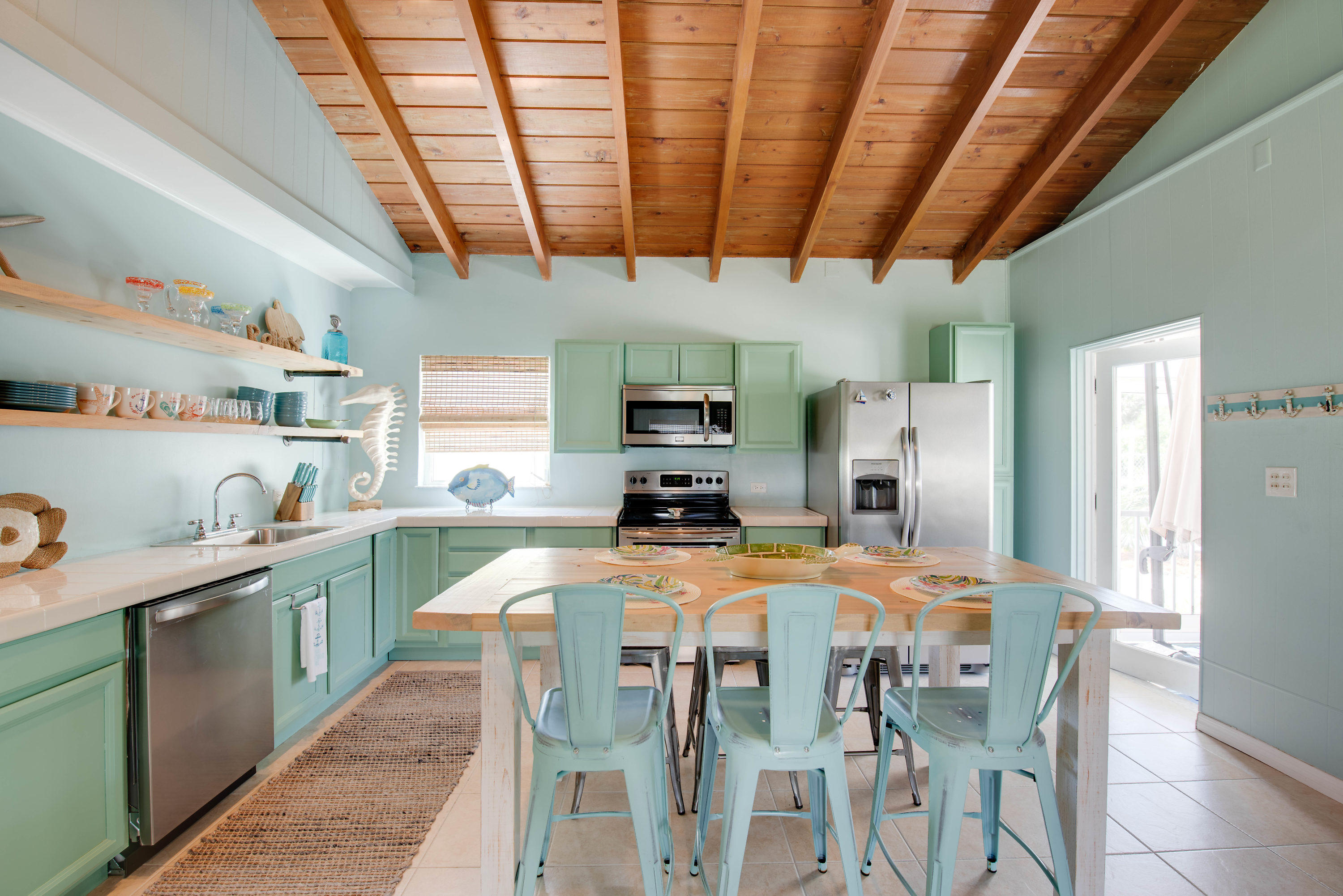 3940 Hall Road Big Pine Key, FL 33043 - Photo 22 of 33 Kitchen/Dining
