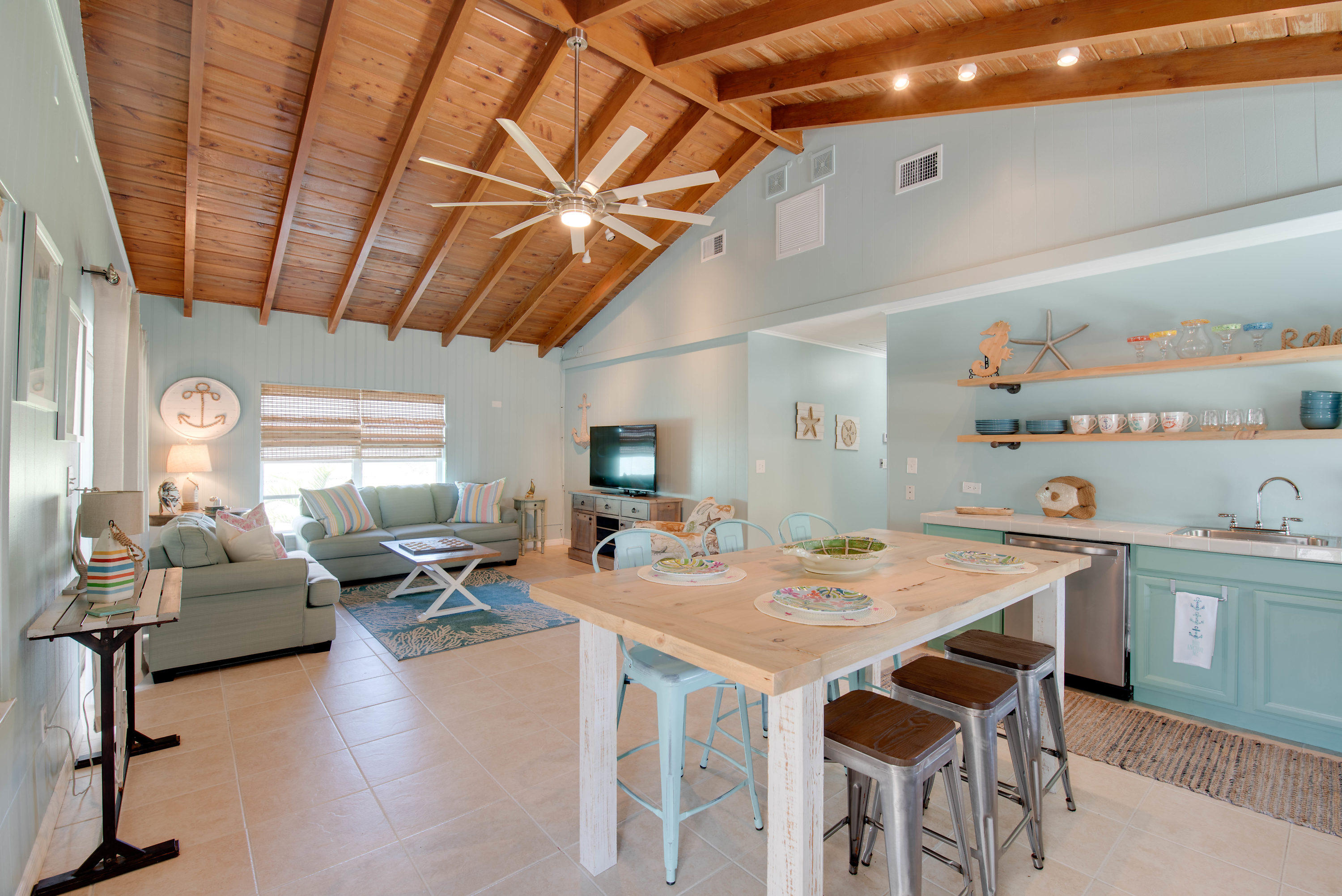 3940 Hall Road Big Pine Key, FL 33043 - Photo 23 of 33 Main Living Area