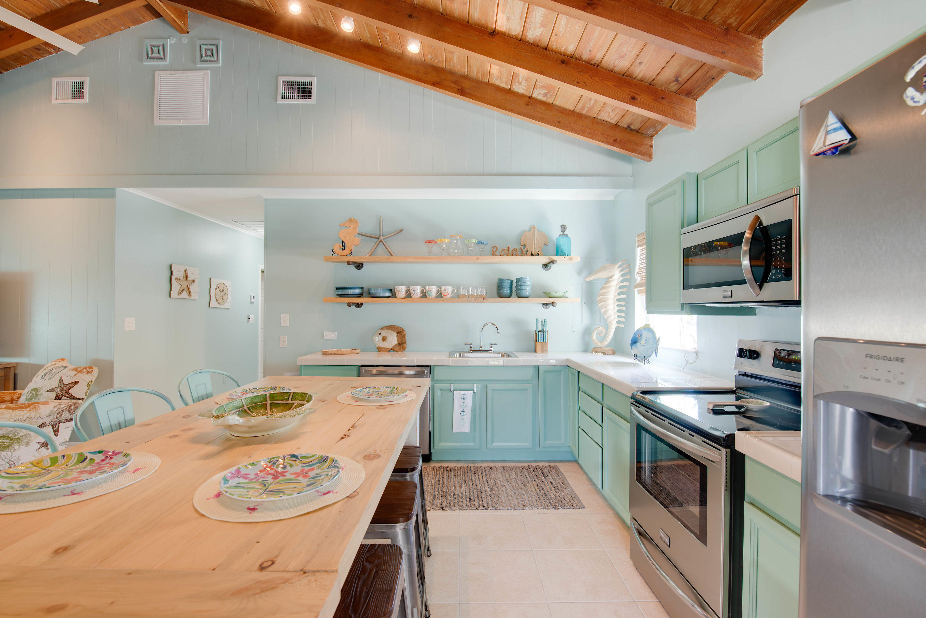 3940 Hall Road Big Pine Key, FL 33043 - Photo 24 of 33 Kitchen/Dining