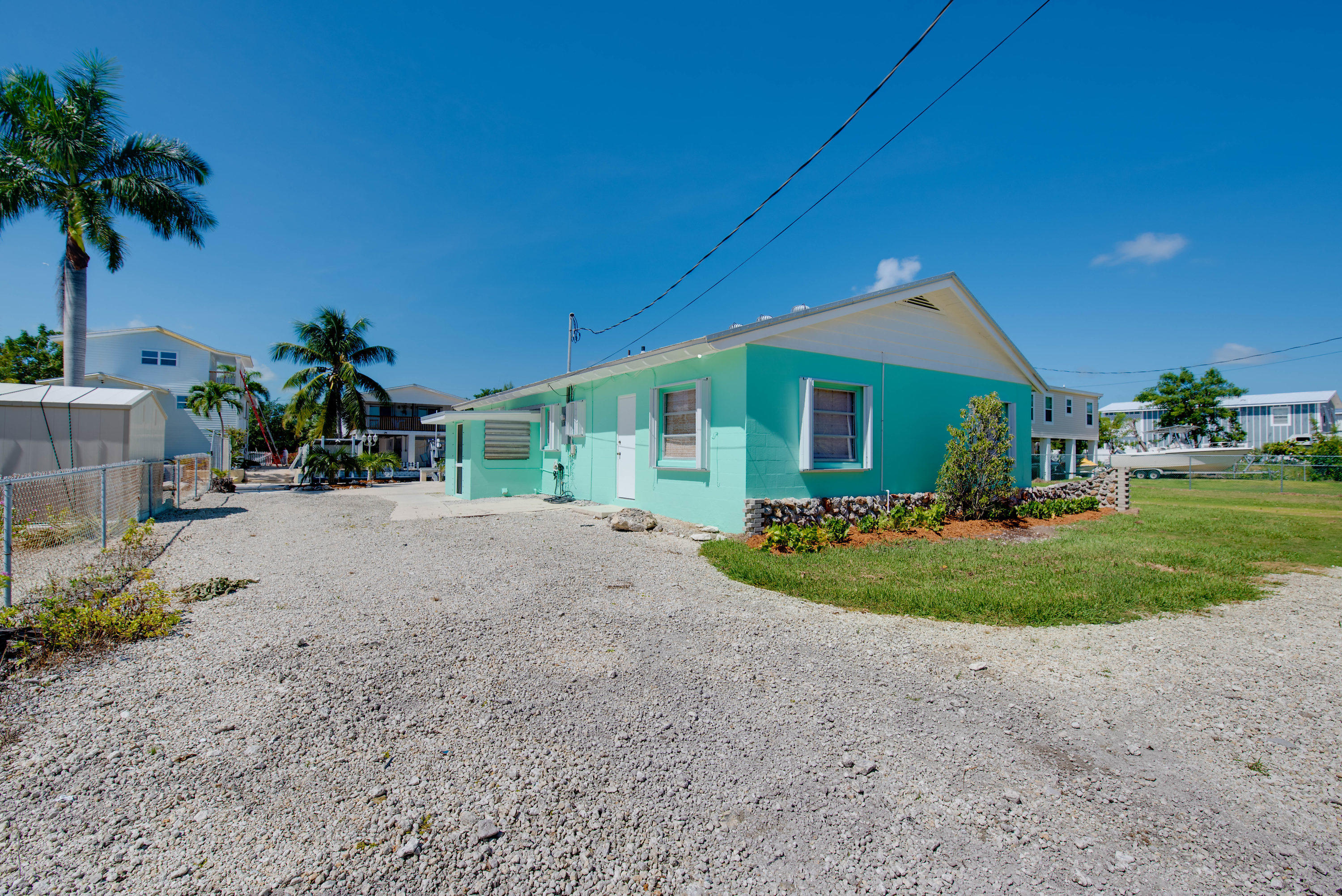 3940 Hall Road Big Pine Key, FL 33043 - Photo 9 of 33 Driveway