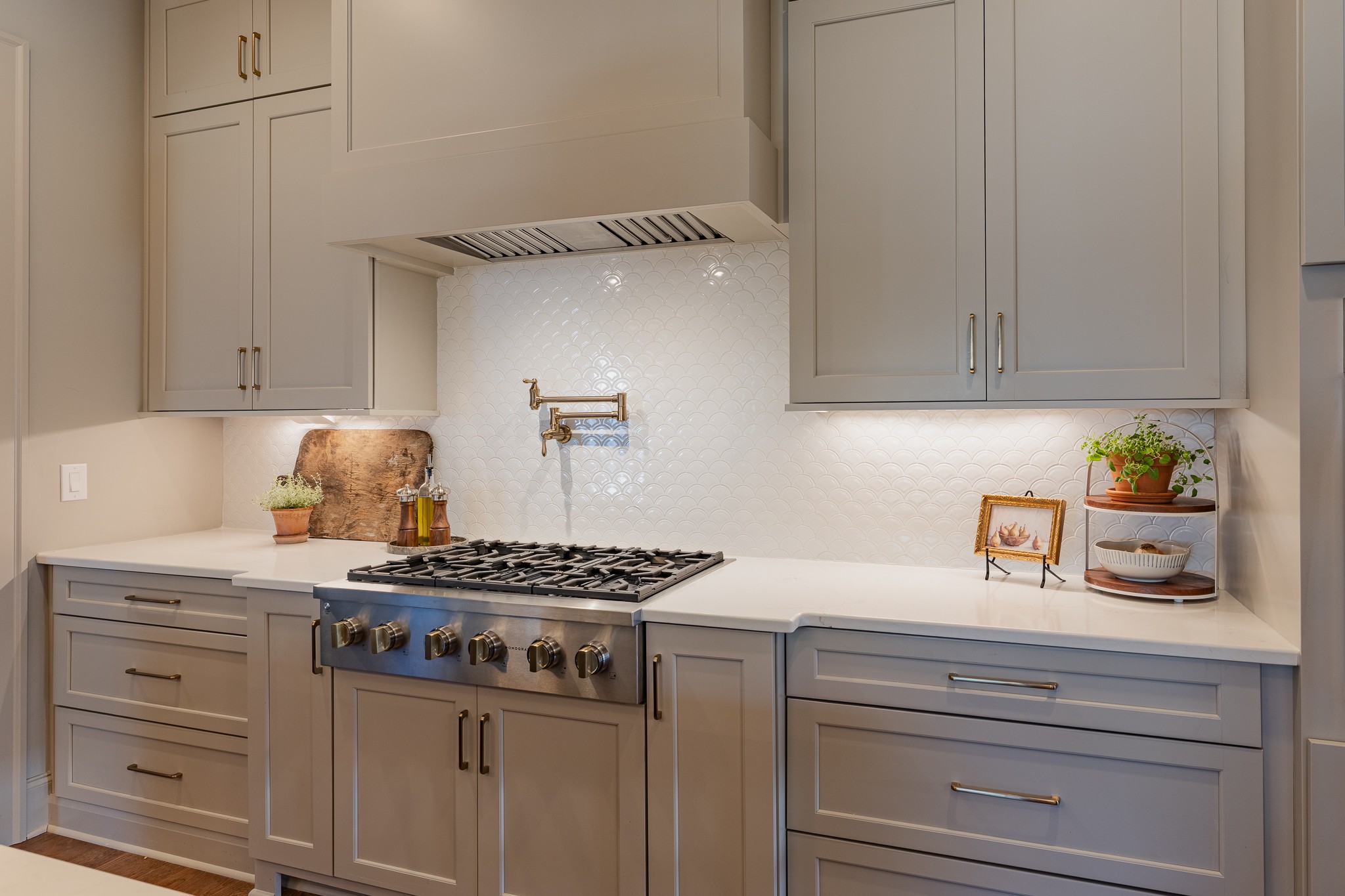 6085 Pasquo Road Nashville, TN 37221 - Photo 20 of 92 a kitchen with granite countertop a stove and a white cabinets