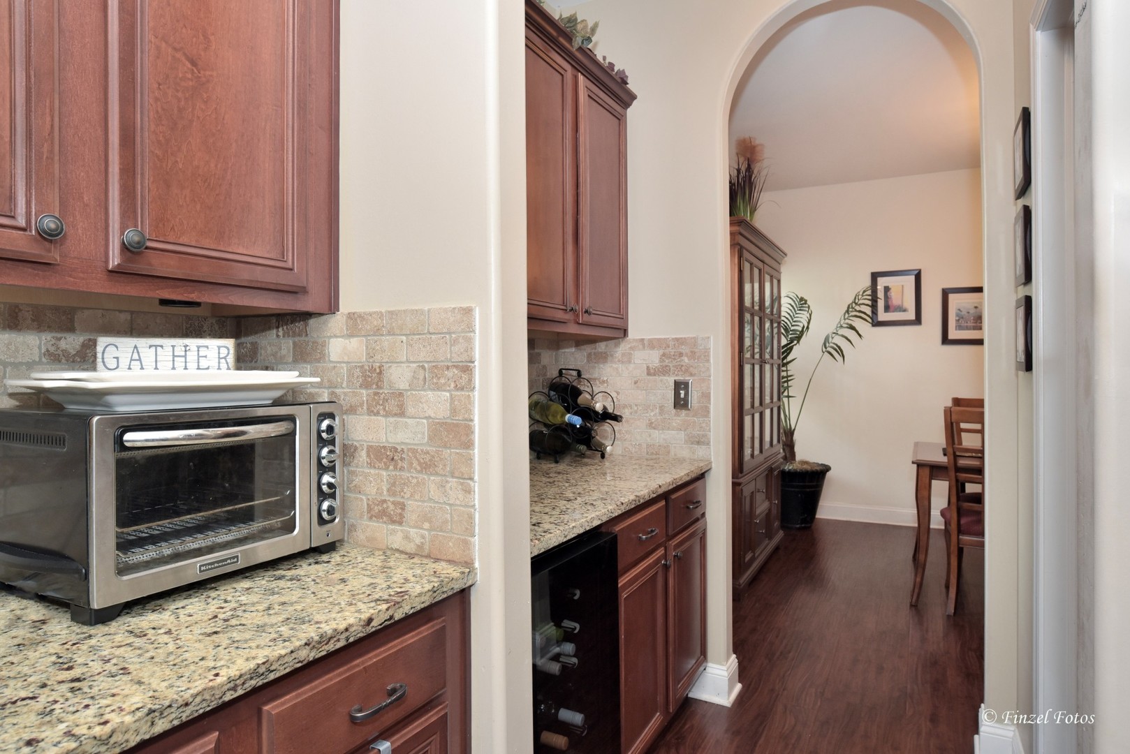 247 Pawtucket Avenue Elgin, IL 60124 - Photo 9 of 39