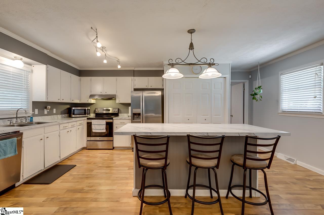 104 Branchview Court Simpsonville, SC 29680 - Photo 10 of 34 Gallery Image 10