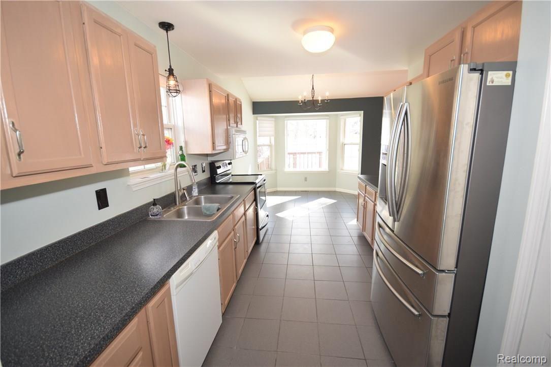 780 1st Street Fenton, MI 48430 - Photo 3 of 21 DSC_0038.JPG