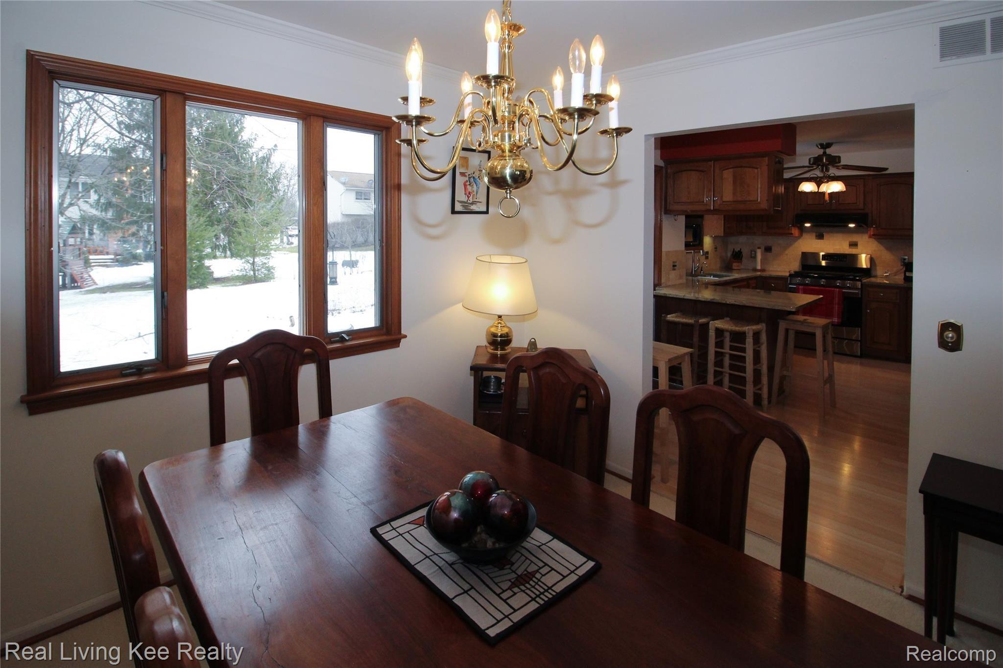 1577 Deerhurst Lane Rochester, MI 48307 - Photo 8 of 45 IMG_5946.jpg
