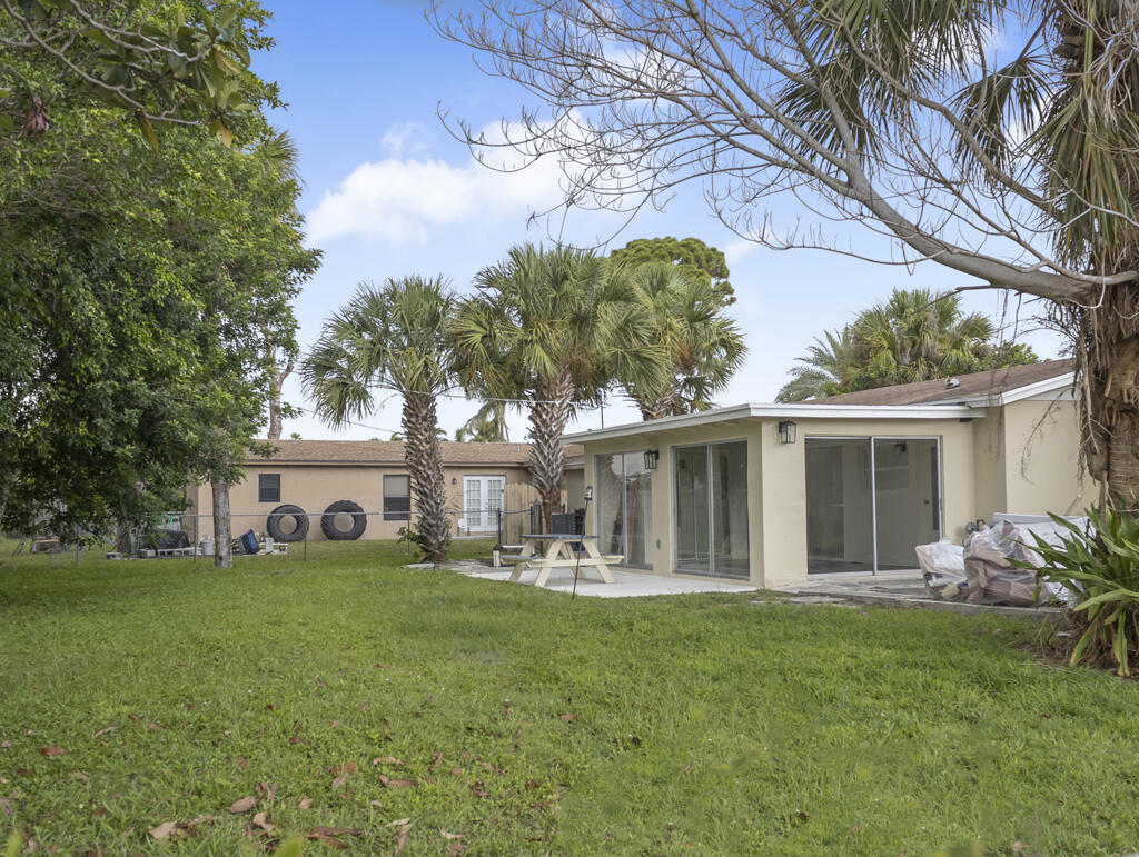 371 West 34th Street Riviera Beach, FL 33404 - Photo 4 of 27 Back Yard