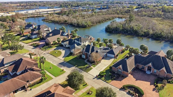 $545,000 | 405 Pintail Lane, Orange, TX 77630