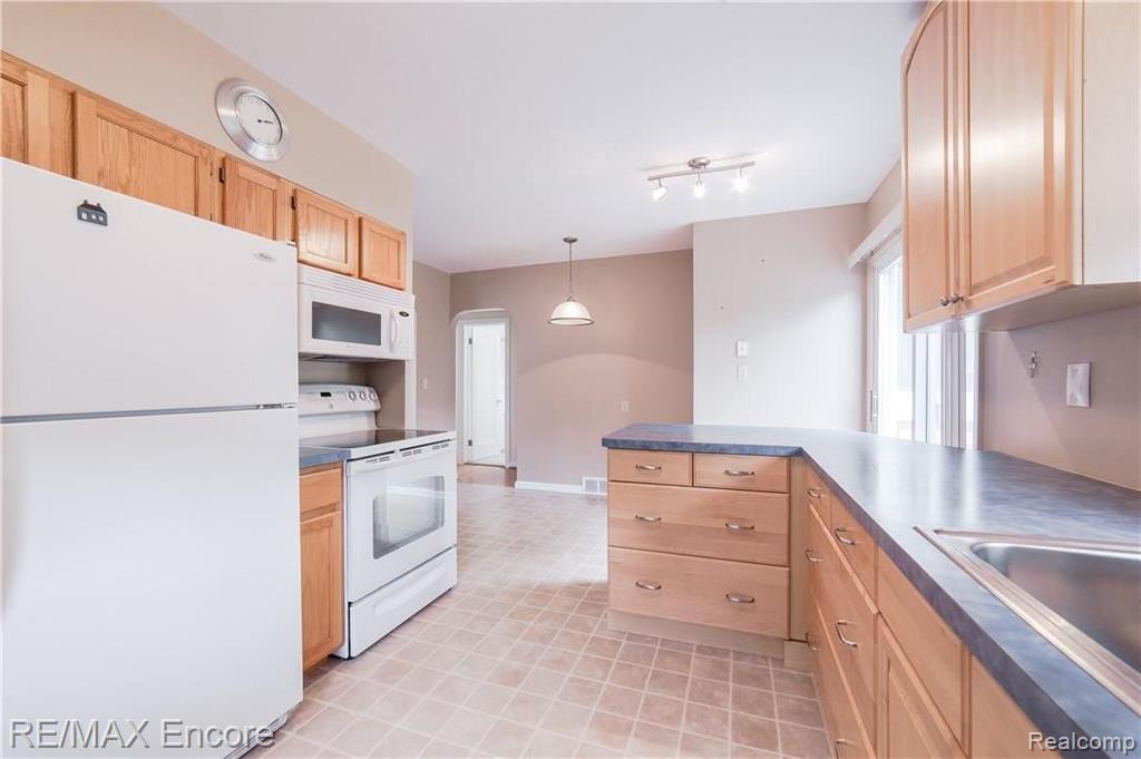 2865 Devondale Road Rochester Hills, MI 48309 - Photo 13 of 38