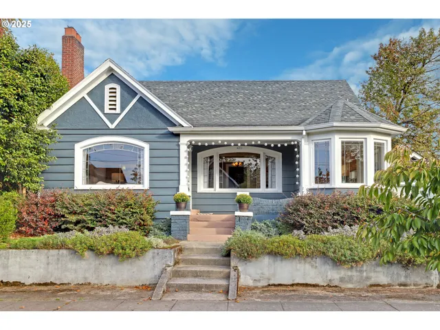 $599,900 | 621 Northeast Ainsworth Street, Portland, OR 97211