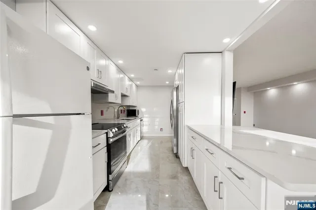 $430,000 | 800 Palisade Avenue, Unit 1804, Fort Lee, NJ 07024