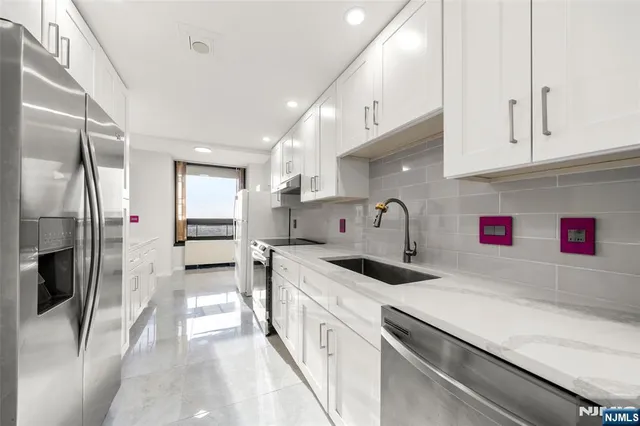 $430,000 | 800 Palisade Avenue, Unit 1804, Fort Lee, NJ 07024