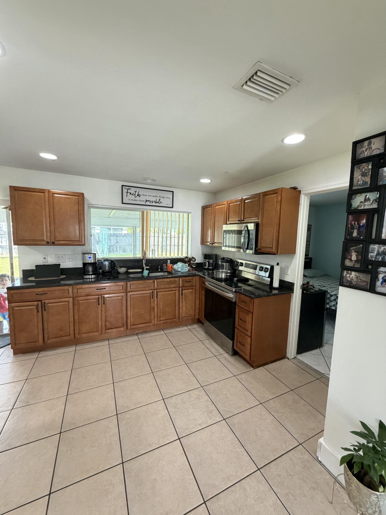 662 Southwest Branford Road Port St. Lucie, FL 34983 - Photo 4 of 15 IMG_7354