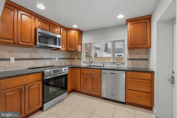 $525,000 | 614 South LeCount Street, Philadelphia, PA 19146