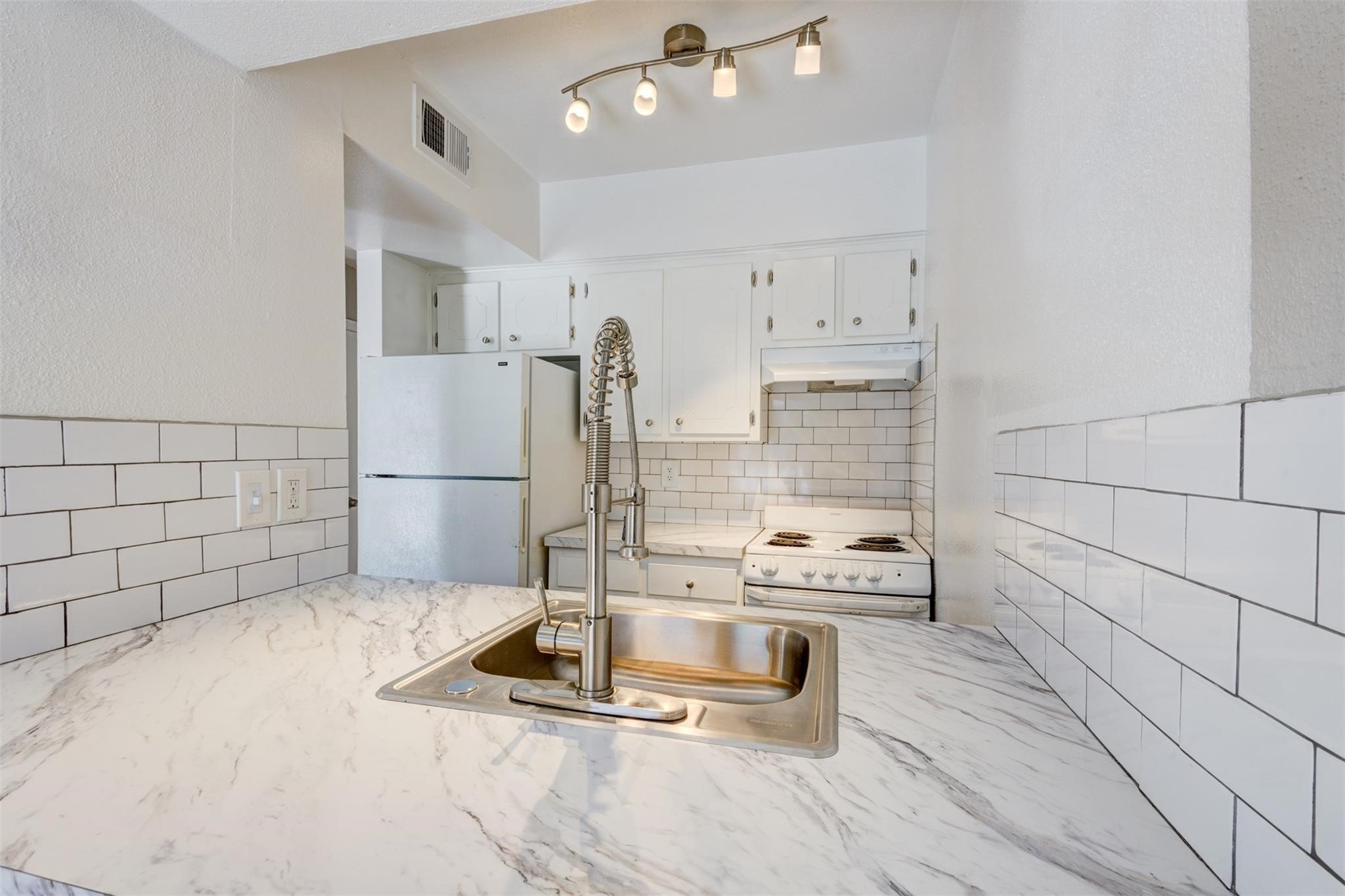 513 Ridge Street, Unit 3 Houston, TX 77009 - Photo 9 of 14 Gallery Image 9