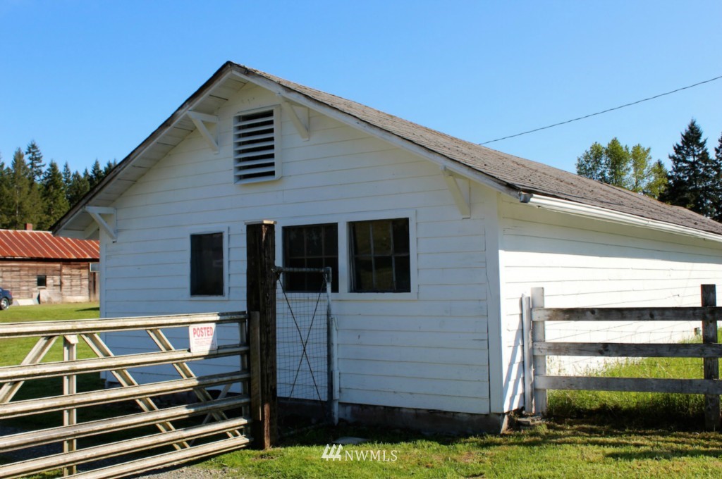33113 Locke Road Roy, WA 98580 - Photo 11 of 23 Gallery Image 11