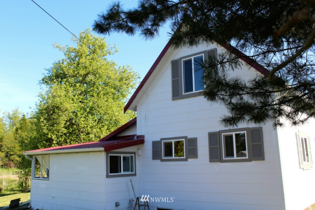 33113 Locke Road Roy, WA 98580 - Photo 3 of 23 Gallery Image 3