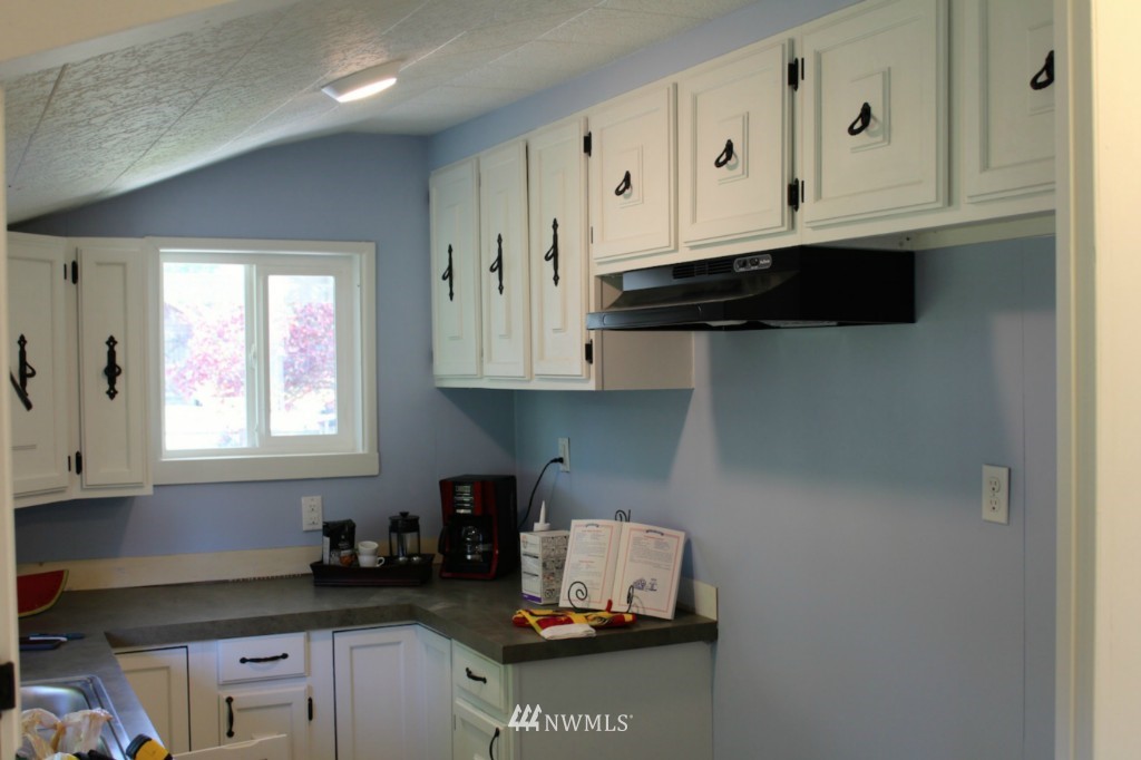33113 Locke Road Roy, WA 98580 - Photo 4 of 23 Gallery Image 4