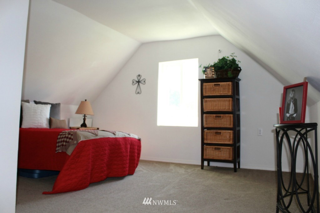 33113 Locke Road Roy, WA 98580 - Photo 8 of 23 Gallery Image 8