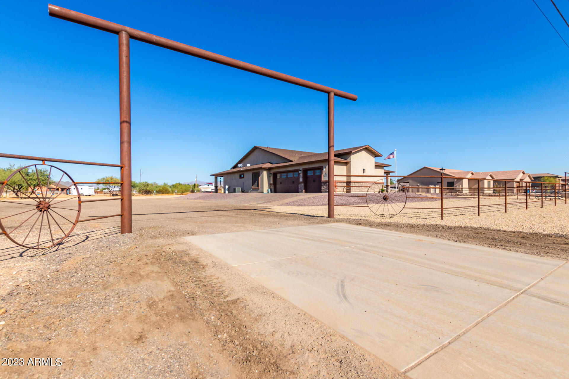 1444 West Maddock Road Phoenix, AZ 85086 - Photo 3 of 62 36 - Maddock
