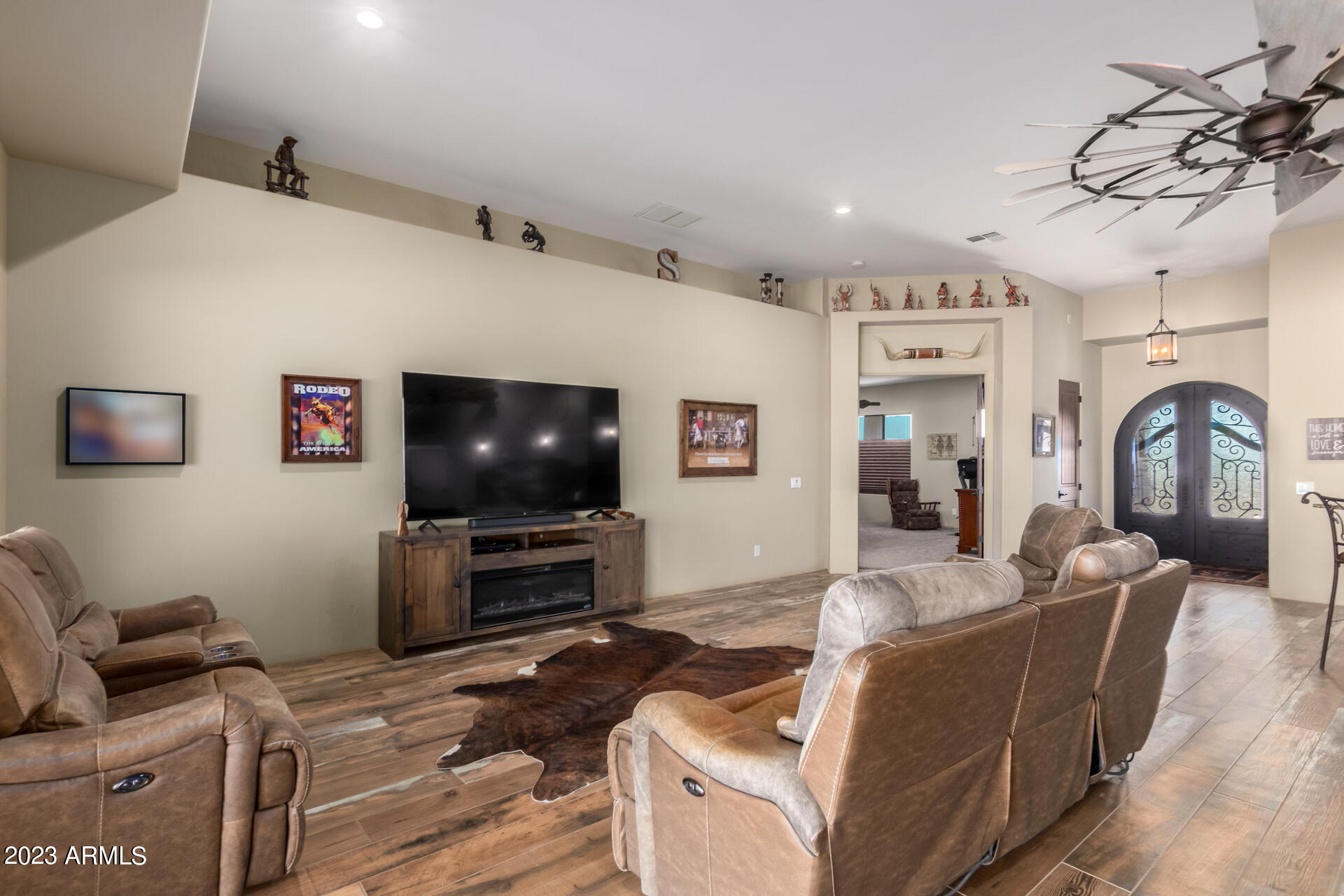 1444 West Maddock Road Phoenix, AZ 85086 - Photo 9 of 62 09 - Maddock