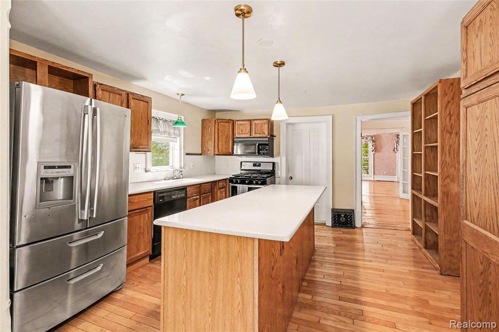 609 Main Street Fenton, MI 48430 - Photo 2 of 26
