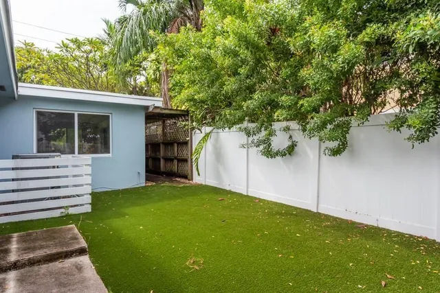 a view of back yard of the house
