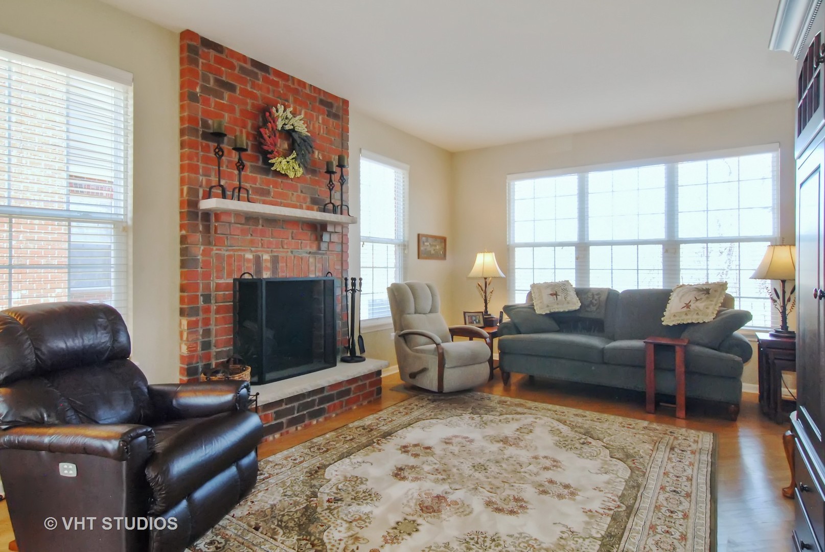 442 North River Road Naperville, IL 60540 - Photo 2 of 16