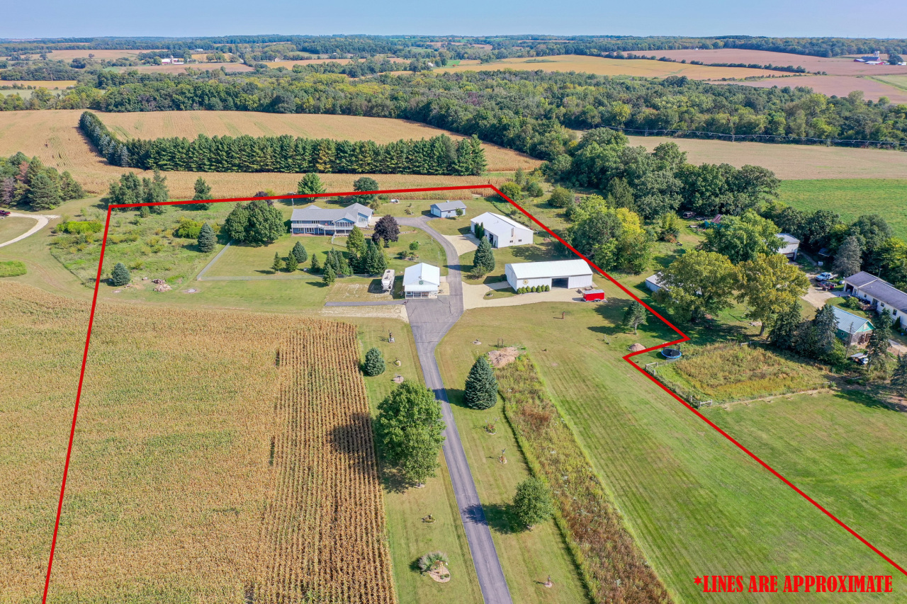 9702 West State Road 81 Beloit, WI 53511 - Photo 1 of 60 Main
