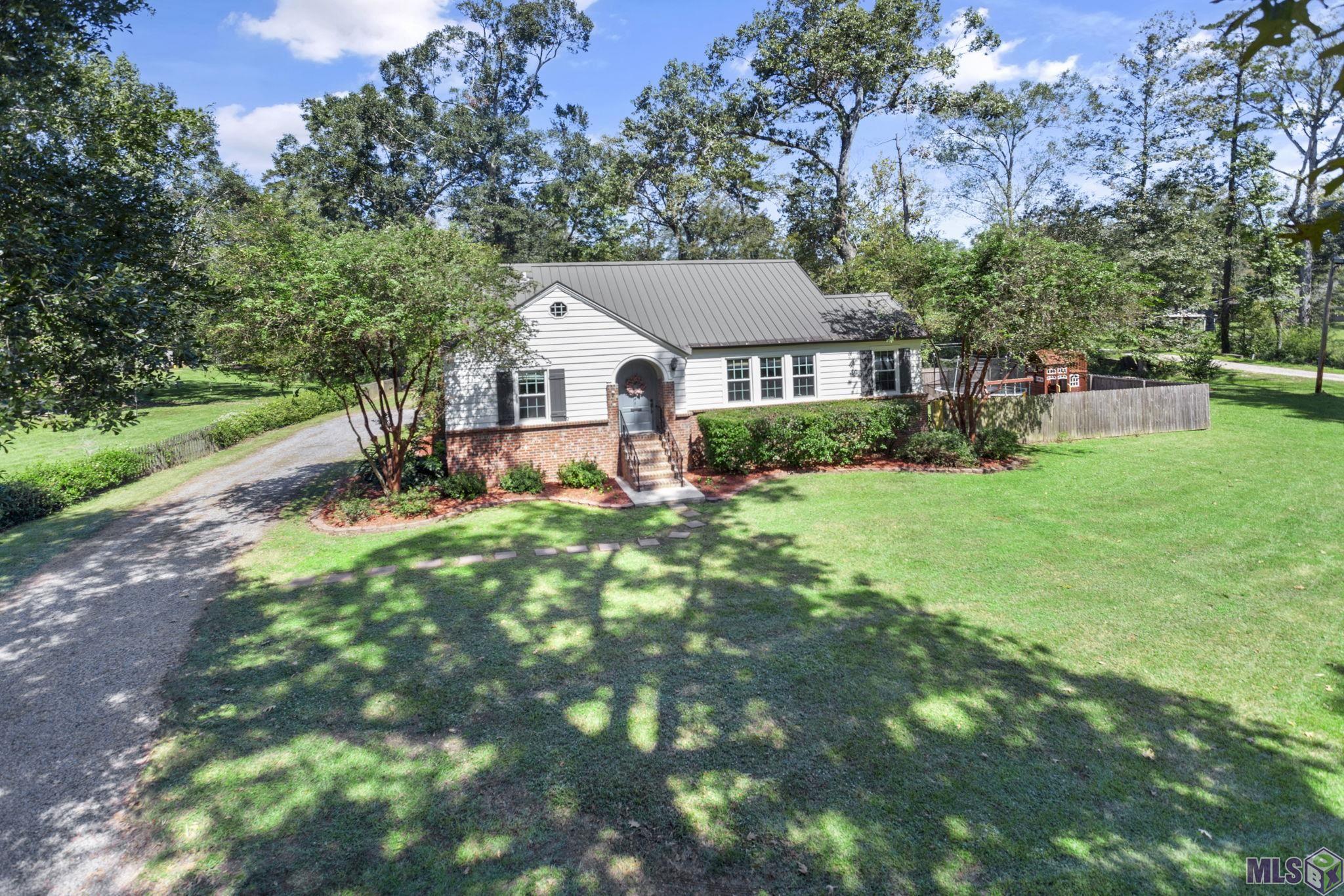 23163 Hoo Shoo Too Road Baton Rouge, LA 70817 - Photo 2 of 19