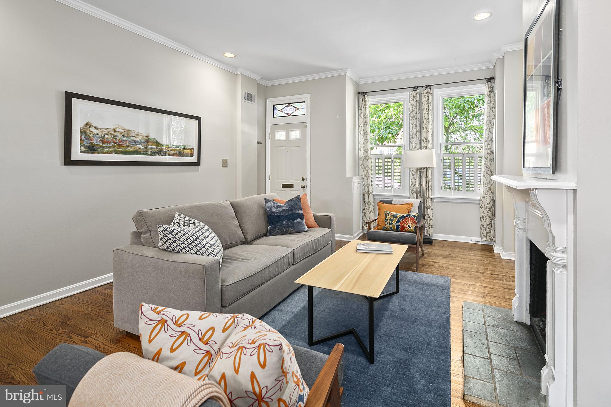 521 5th Street Northeast Washington, DC 20002 - Photo 5 of 48 Gorgeous custom entry transom