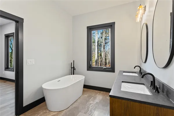 $875,000 | 940 Coachmans Trail, West Union, SC 29696