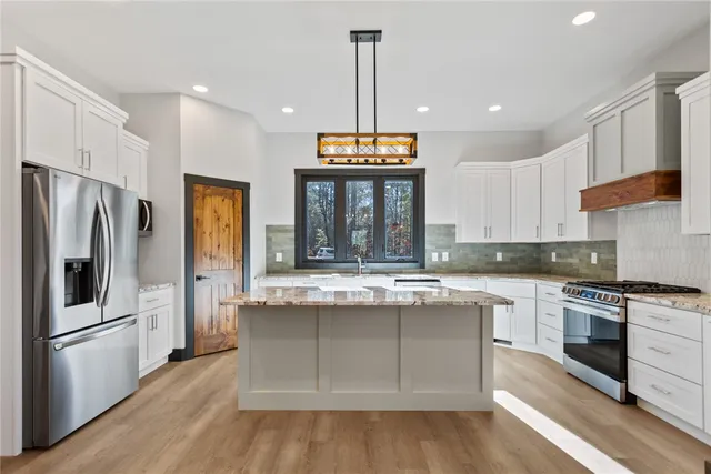 $875,000 | 940 Coachmans Trail, West Union, SC 29696