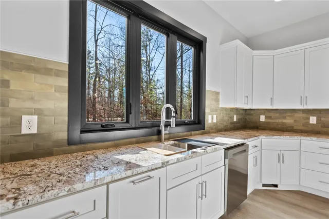 $875,000 | 940 Coachmans Trail, West Union, SC 29696