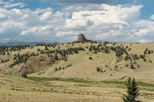 a view of a lake with houses in back
