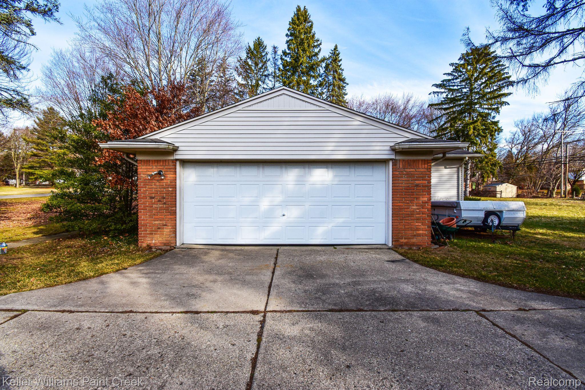 321 East Maryknoll Road Rochester, MI 48309 - Photo 4 of 53 Garage
