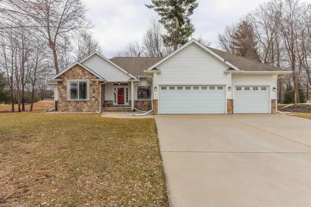 $479,900 | 1579 Foxfire Court, Waupaca, WI 54981
