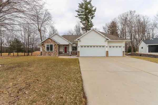 $479,900 | 1579 Foxfire Court, Waupaca, WI 54981