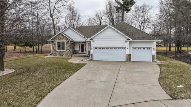 $479,900 | 1579 Foxfire Court, Waupaca, WI 54981